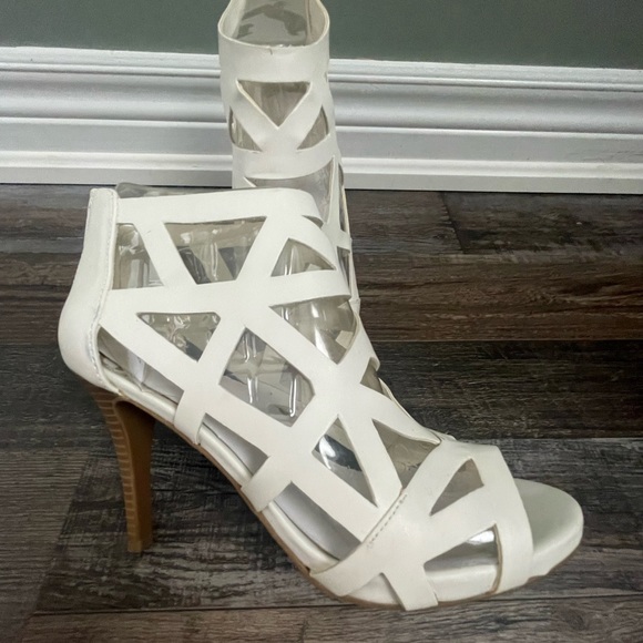 Fergalicious Histeria Heels - Size 8.5 US - Picture 1 of 7